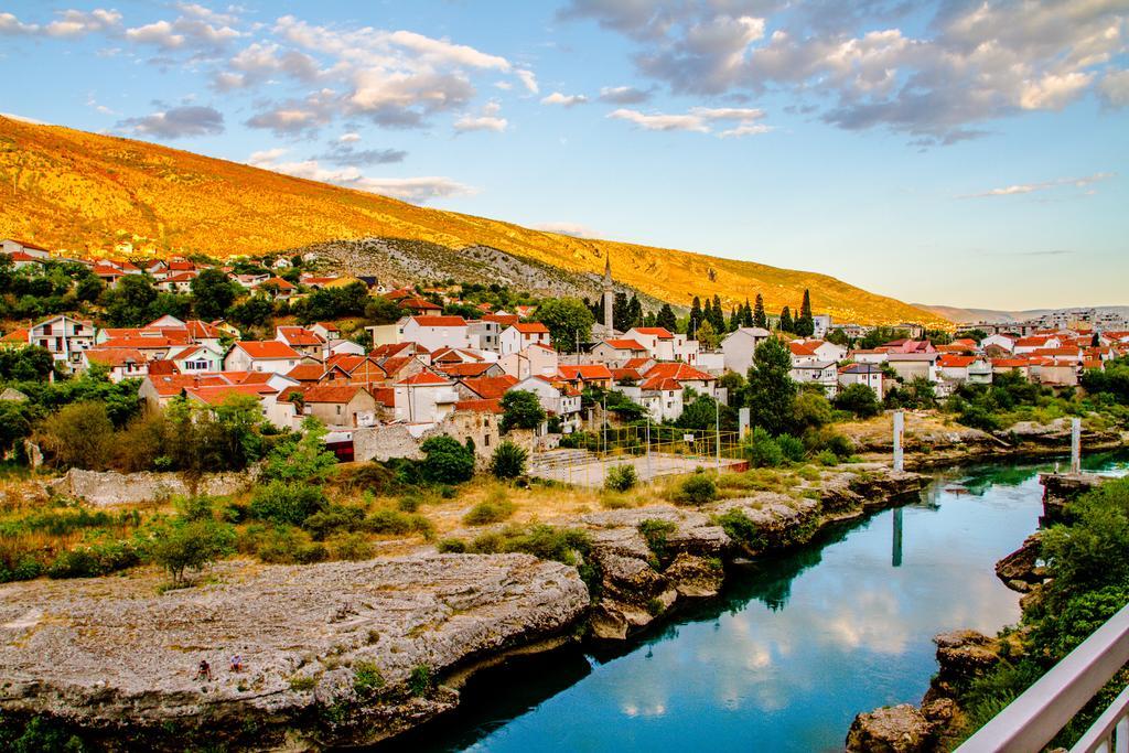 Magic River View Apartment Mostar Bagian luar foto