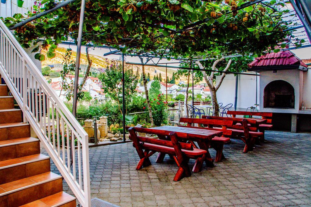 Magic River View Apartment Mostar Bagian luar foto